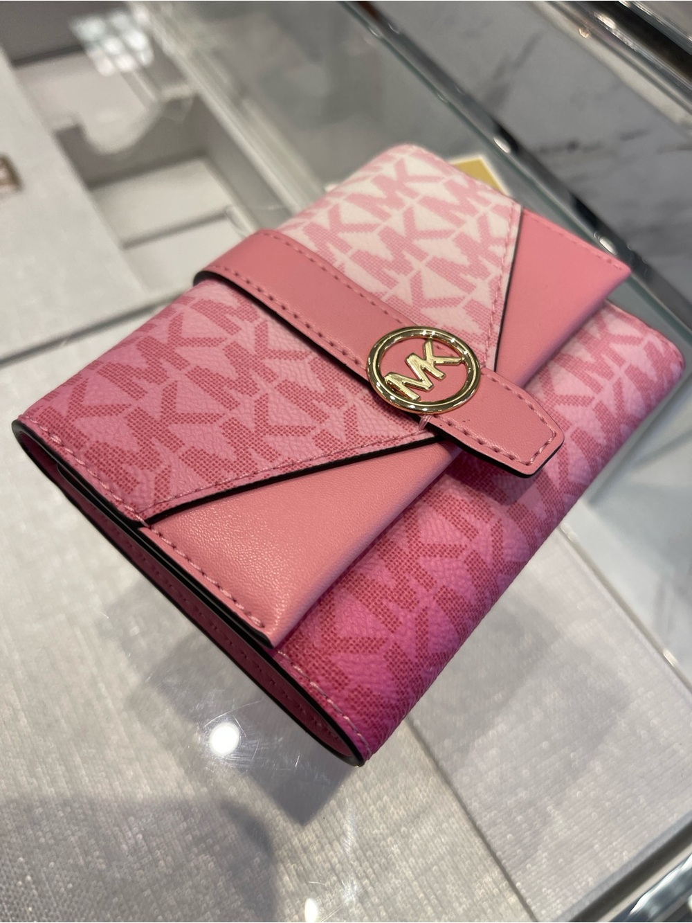 MICHAEL KORS Greenwich Medium Signature Ombré Logo Trifold Wallet
Carnation
NWT